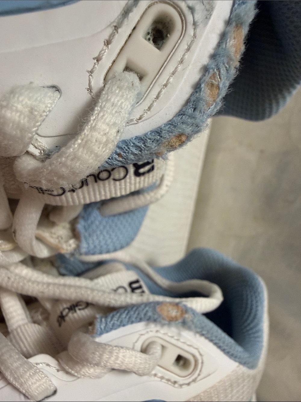 Wilson White & Light Blue Court Sneakers, tennis shoes Size 6,5 boys/girls/women - Picture 12 of 13